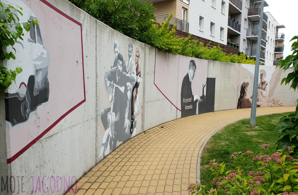 Mural przy ulicy Komedy na osiedlu Cztery Pory Roku Archicom